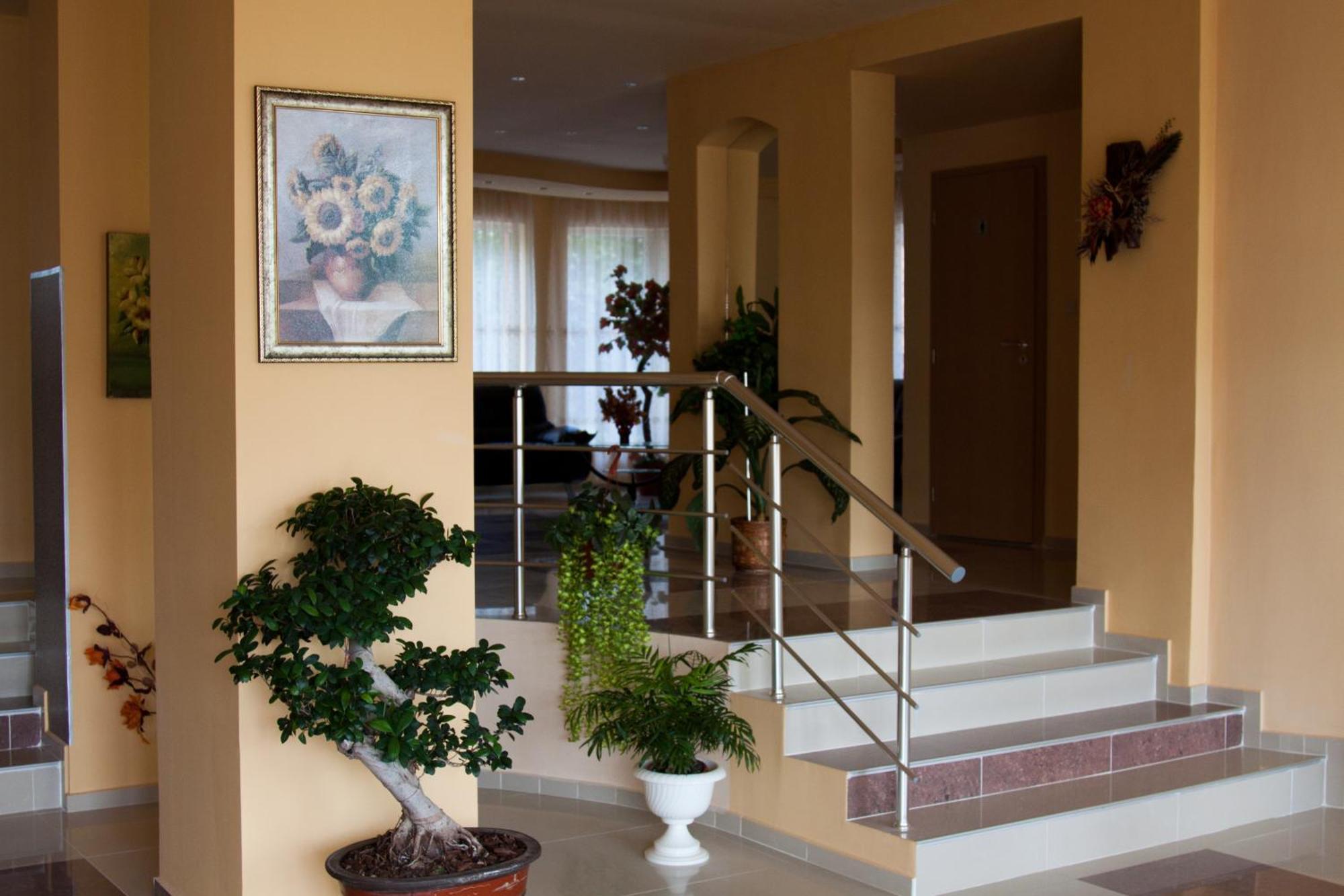 Family Hotel Mimosa Tsarevo Exterior photo