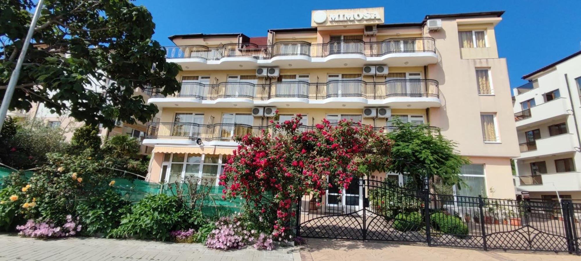Family Hotel Mimosa Tsarevo Exterior photo